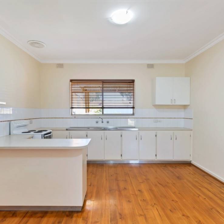 House for Sale in Adelaide for 210,000.00
